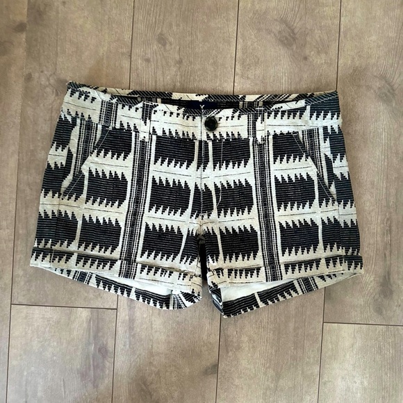 Women’s sz 6 Boho Aztec Midi Stretch Shorts Excellent - Picture 2 of 14
